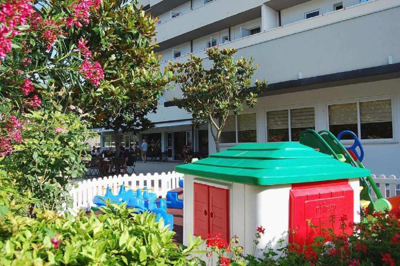 Hotel Old River Lignano Sabbiadoro Exterior photo