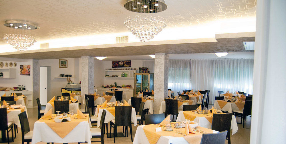 Hotel Old River Lignano Sabbiadoro Exterior photo