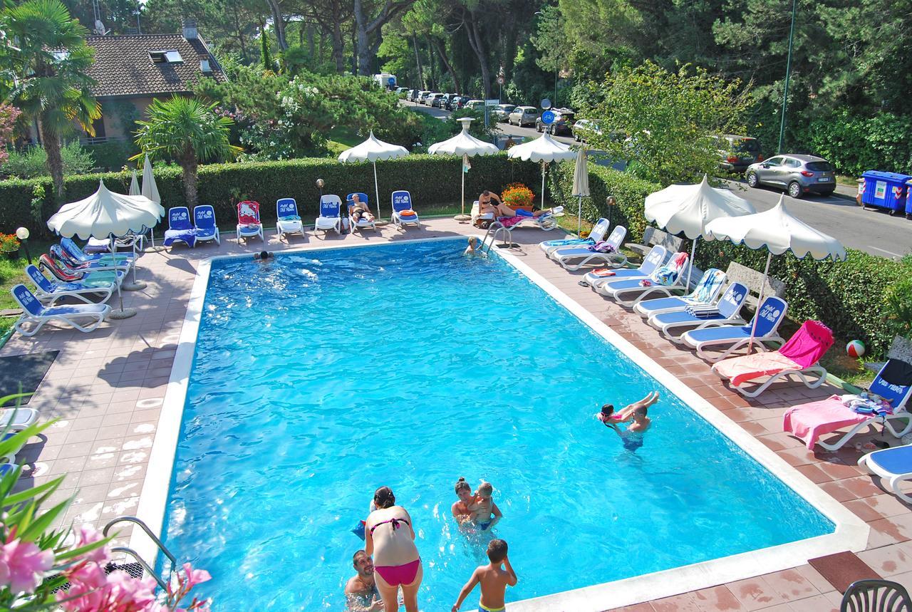 Hotel Old River Lignano Sabbiadoro Exterior photo